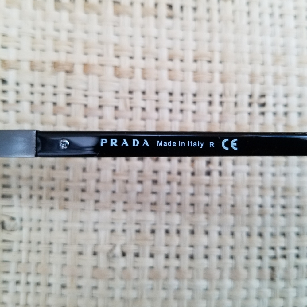 Mens "Prada" Sunglasses - Picture 4 of 6